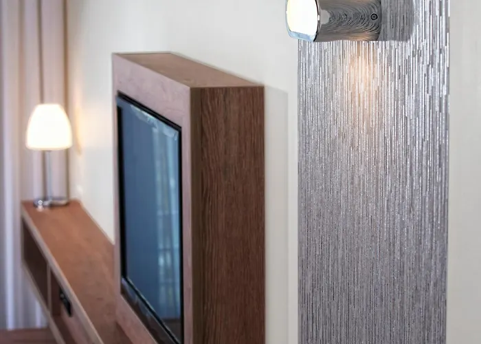 Western Kantstrasse 4*